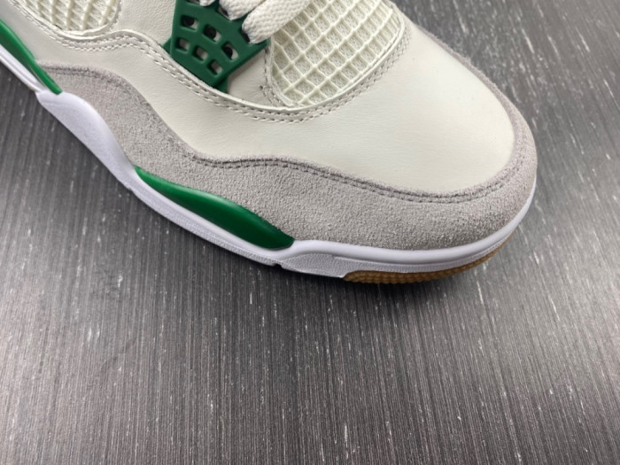 Nike SB x Air Jordan 4 ‘Pine Green’ DR5415-103
