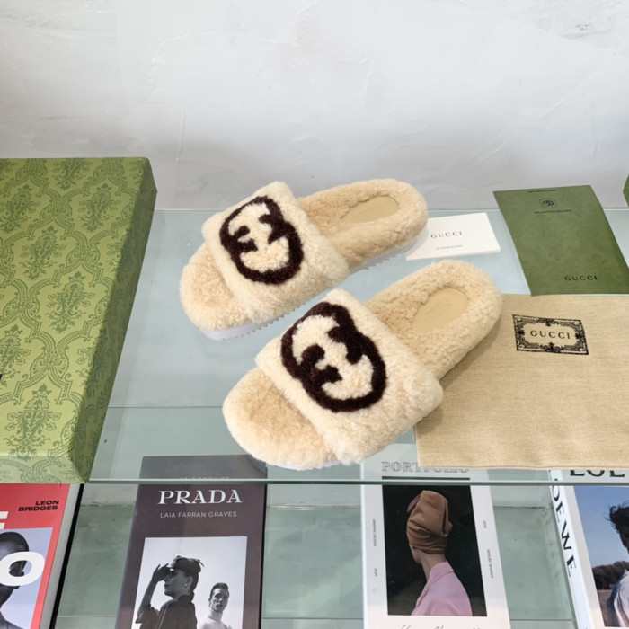 G*u*i slipper