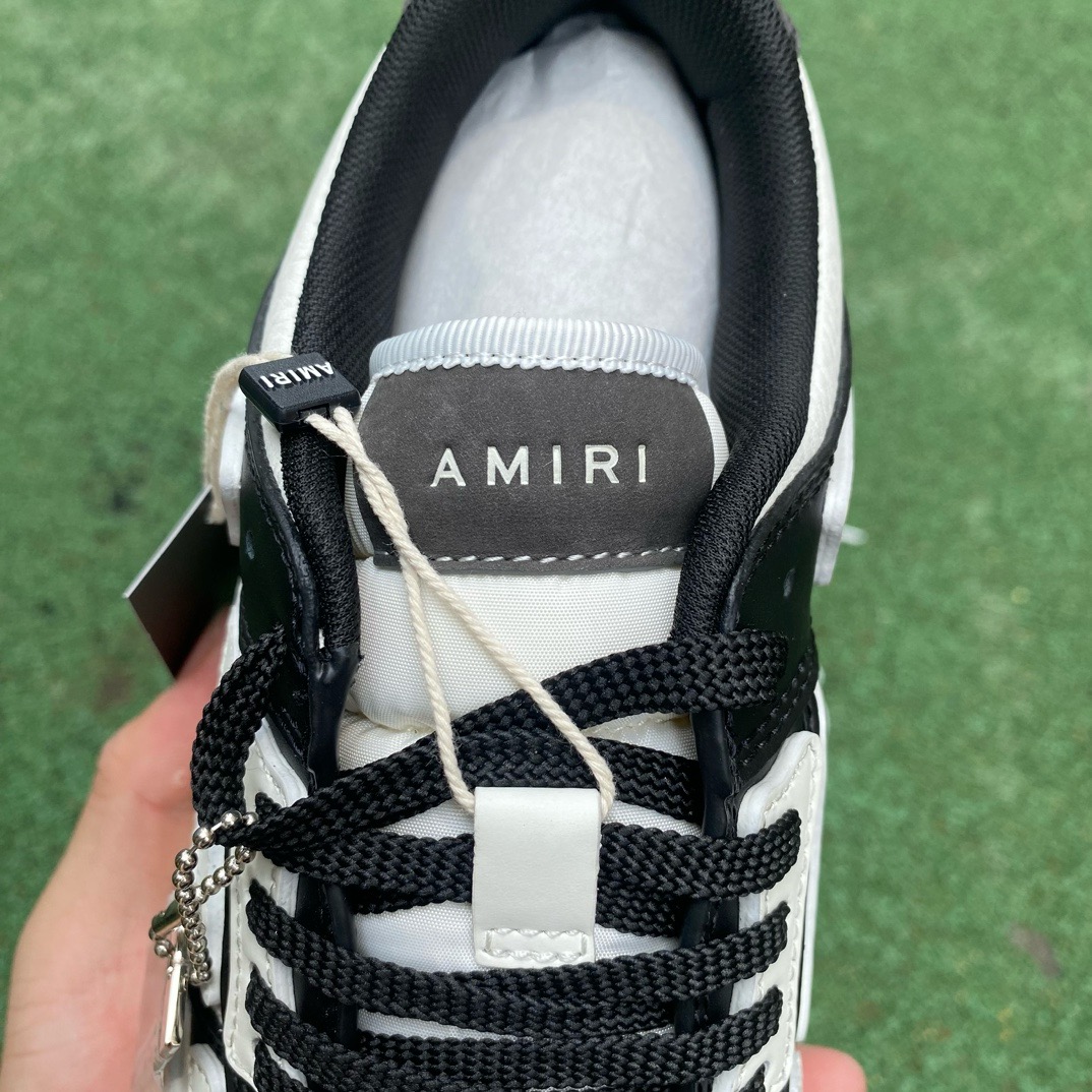 AR1M1 Low-Top Sneaker